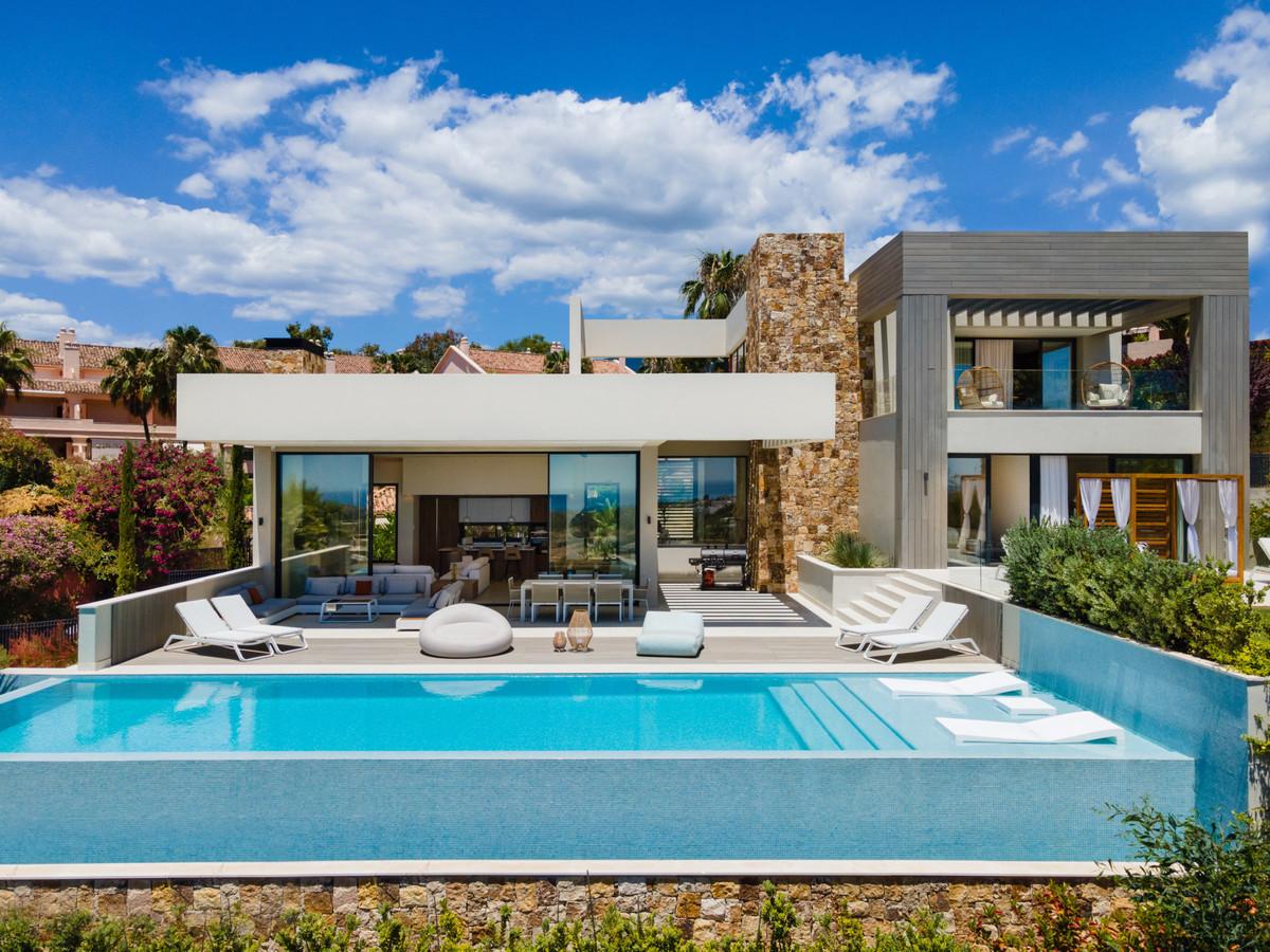 Villa Detached in Nueva Andalucía