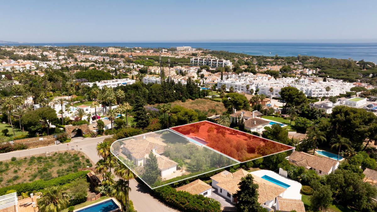 Plot Land in El Paraiso