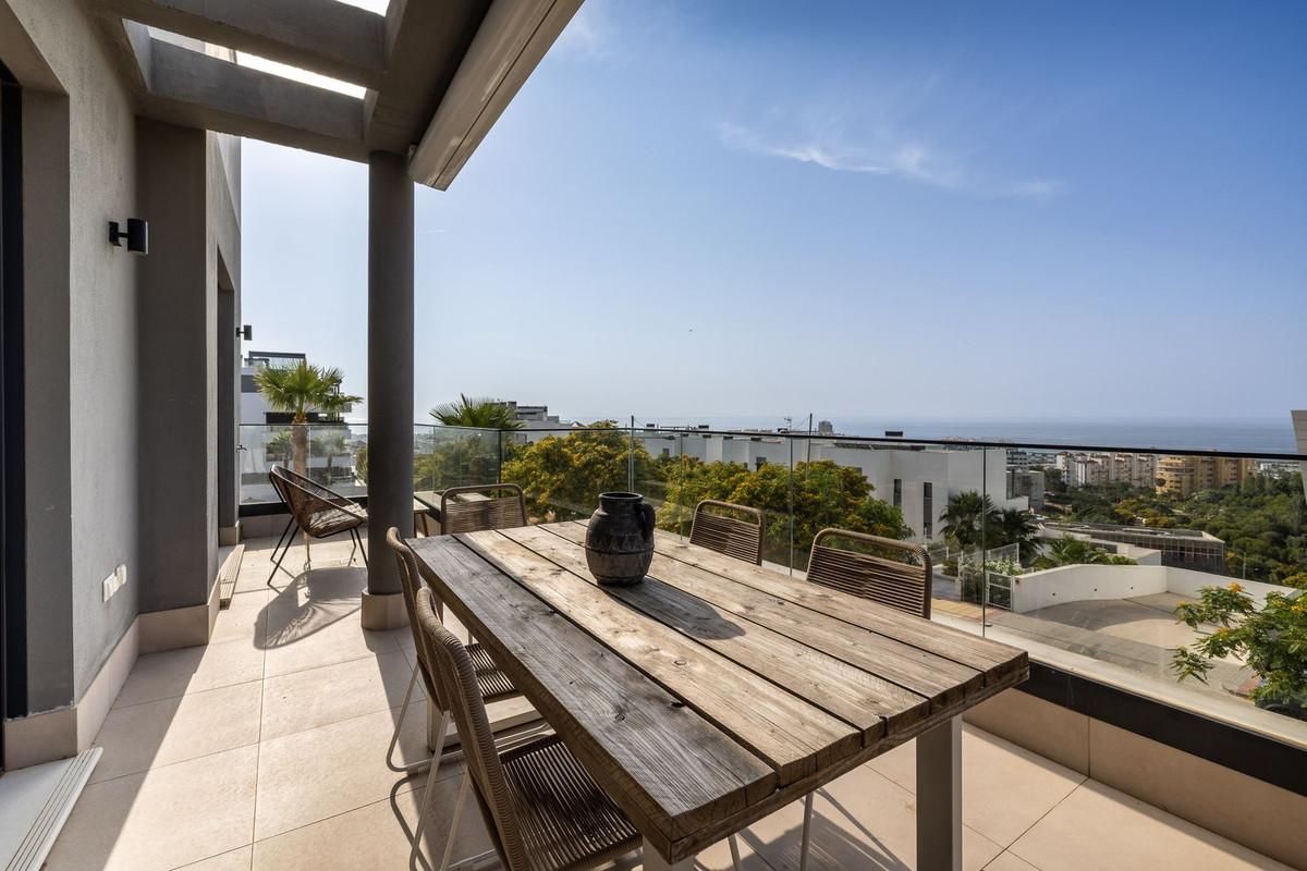 Apartment Penthouse in Estepona