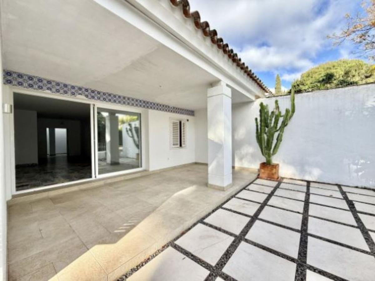 Villa Detached in Nueva Andalucía