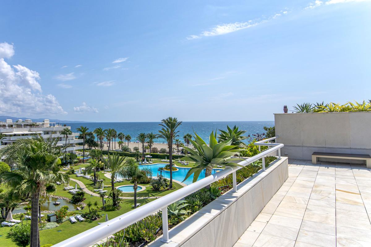 Apartment Penthouse in Puerto Banús