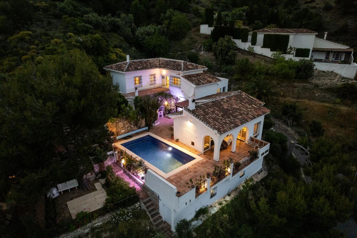 Villa Detached in Valtocado
