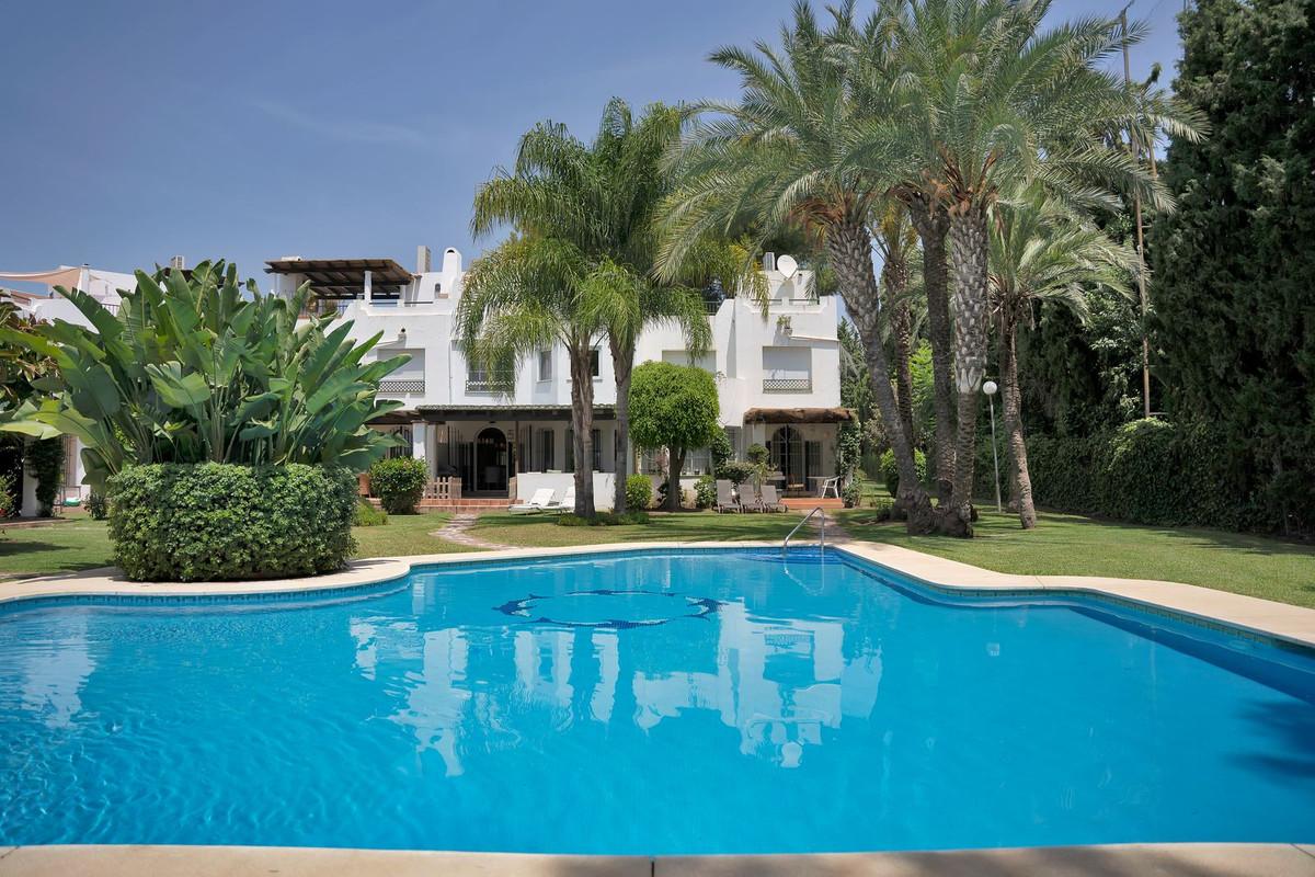 Townhouse Terraced in Nueva Andalucía