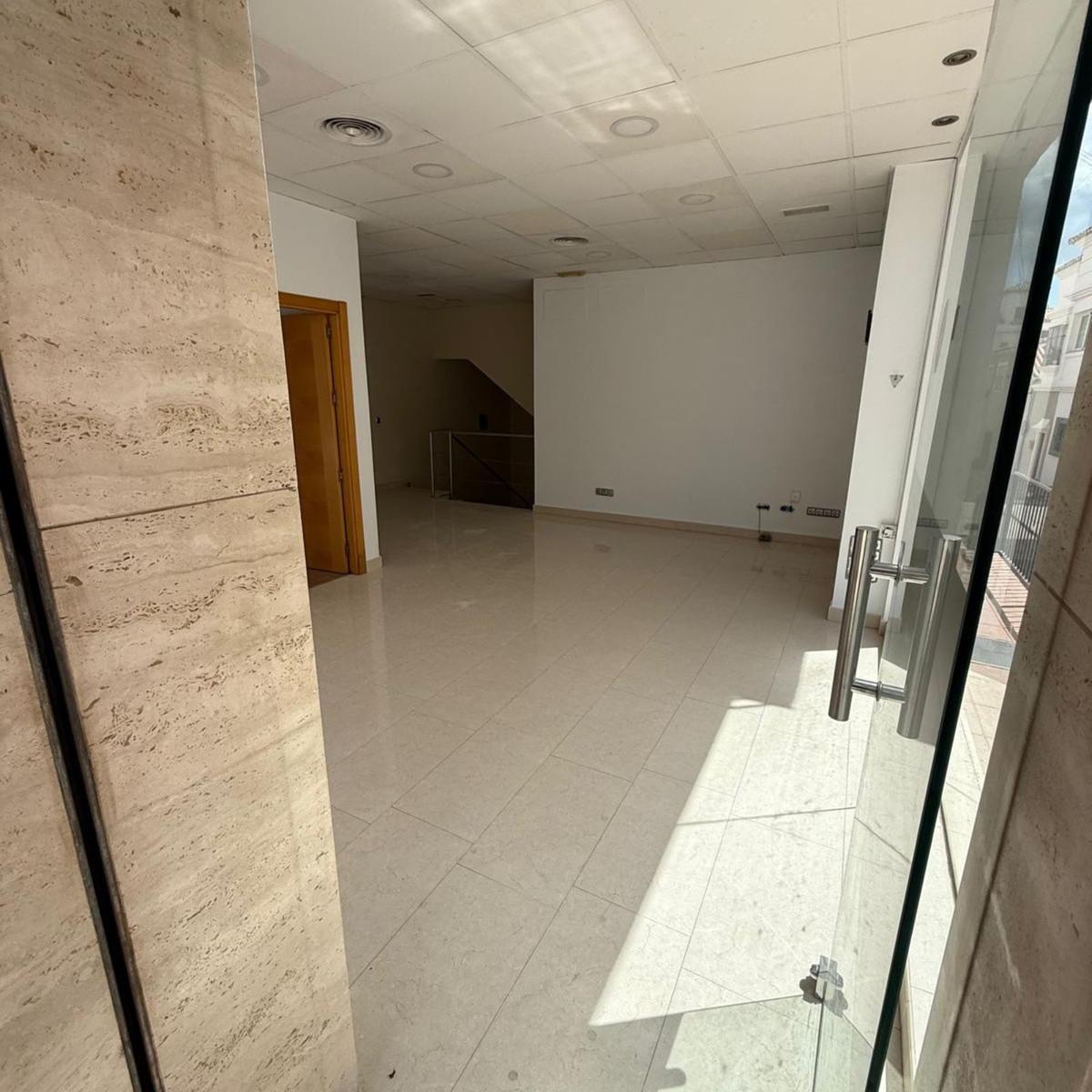 Commercial Commercial Premises in San Luis de Sabinillas
