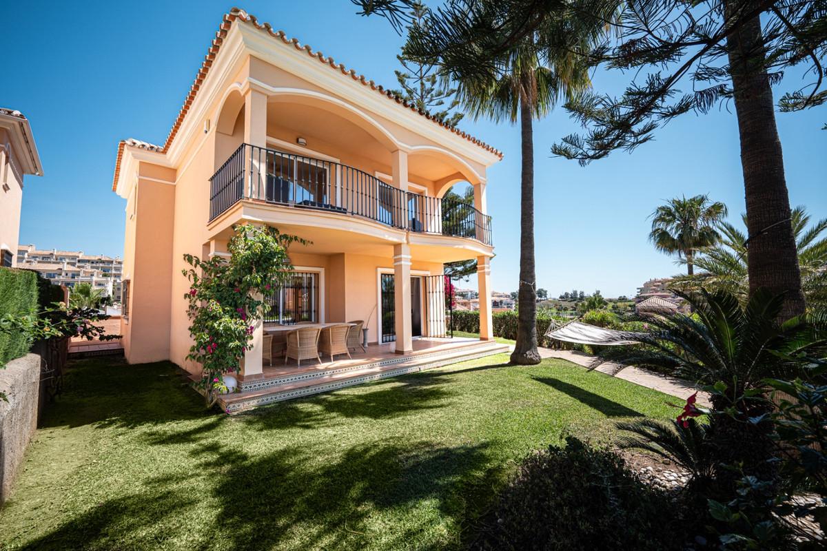 Villa Detached in Riviera del Sol