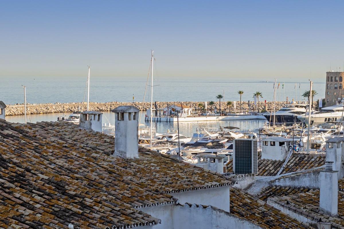 Apartment Penthouse in Puerto Banús