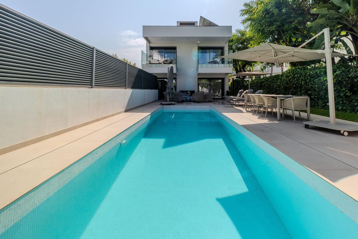 Villa Detached in Puerto Banús