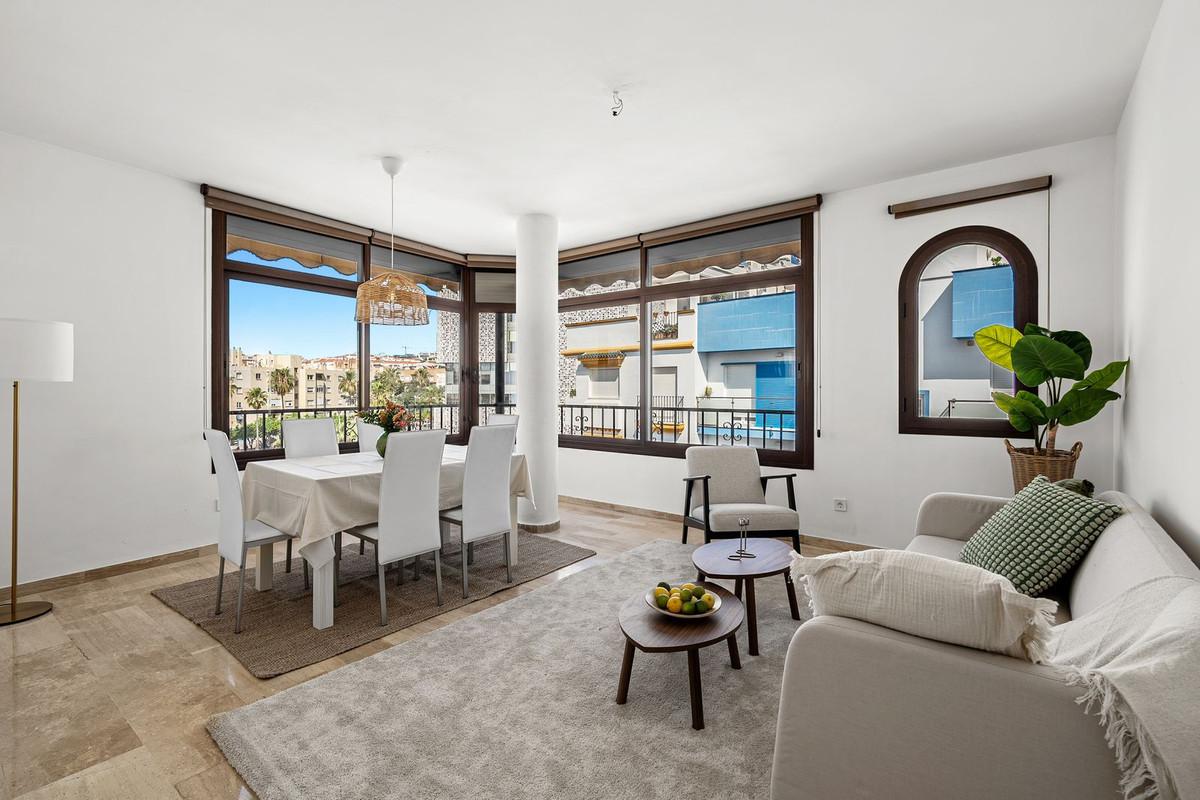 Apartment Penthouse in Estepona