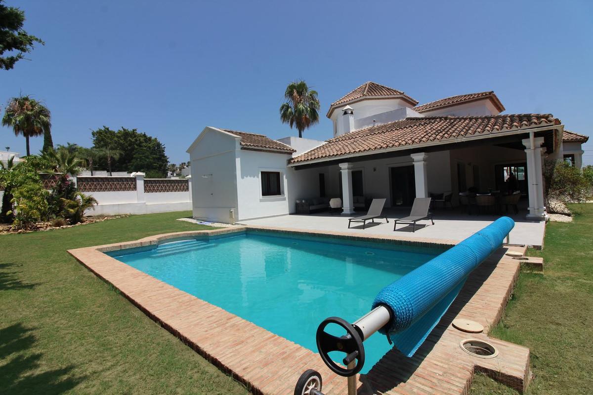 Villa Detached in El Paraiso