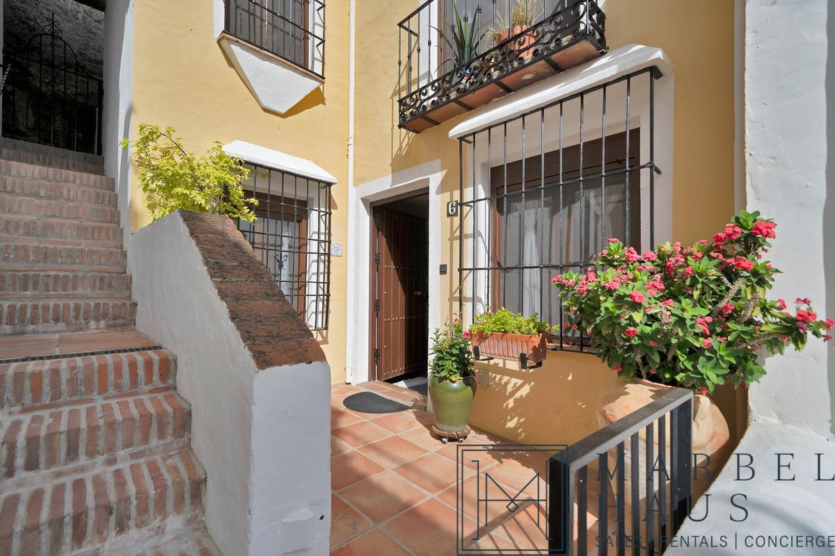 Villa Semi Detached in Benahavís
