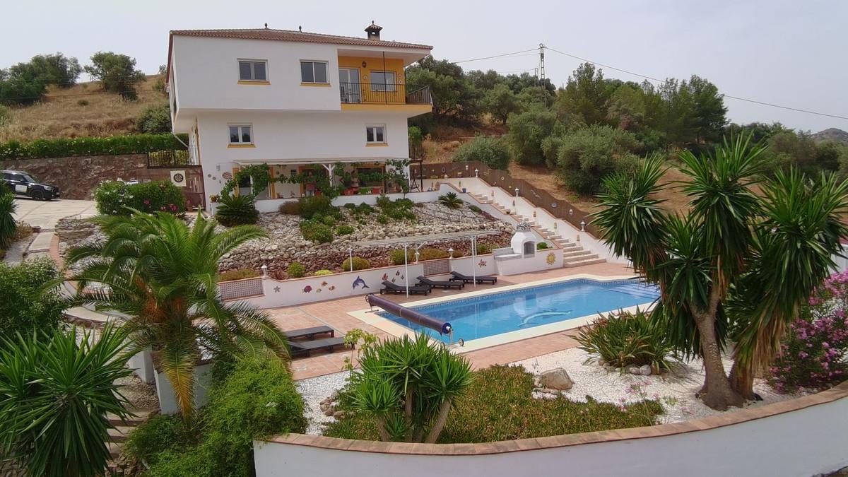 Villa Detached in Almogía