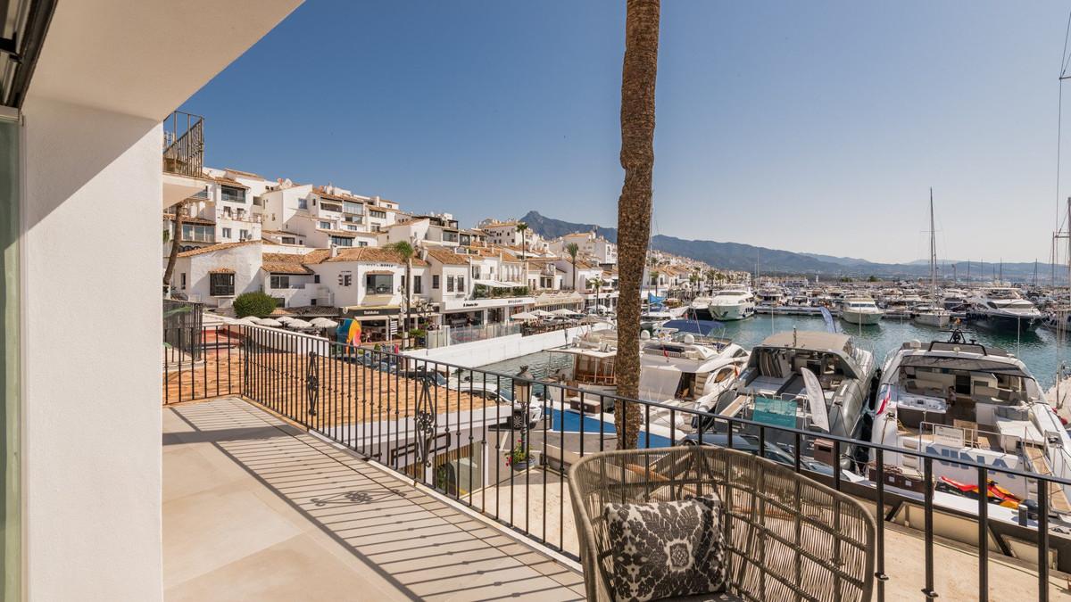 Apartment Middle Floor in Puerto Ban&uacute;s
