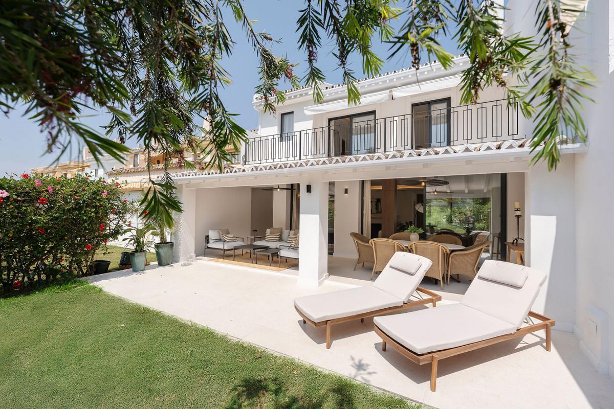 Townhouse Terraced in Nueva Andalucía