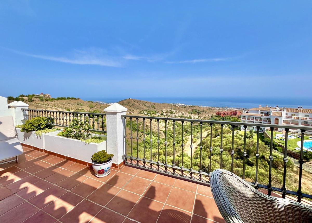 Apartment Penthouse in Calahonda