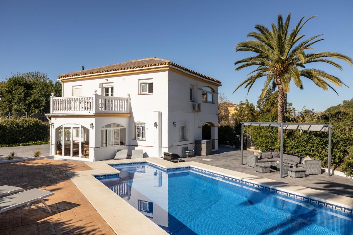 Villa Detached in Coín