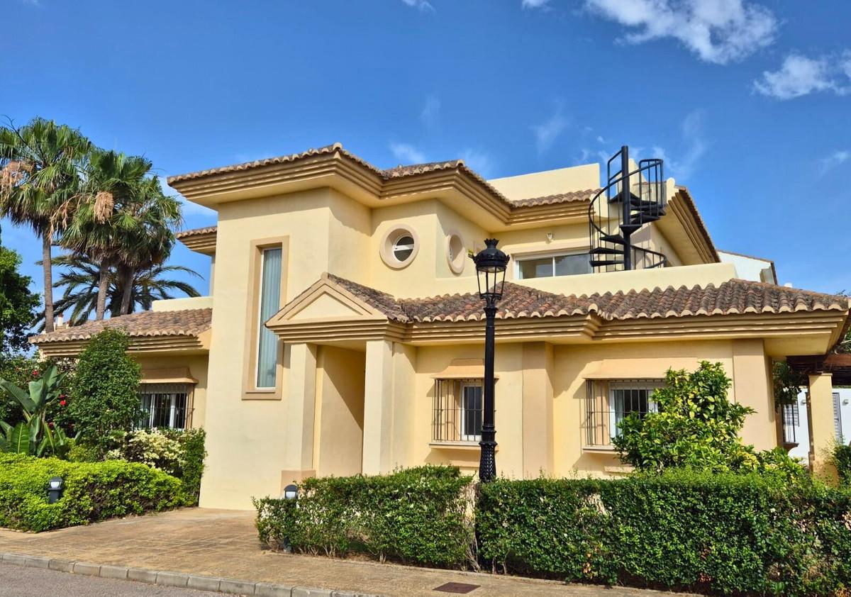 Villa Semi Detached in San Roque Club