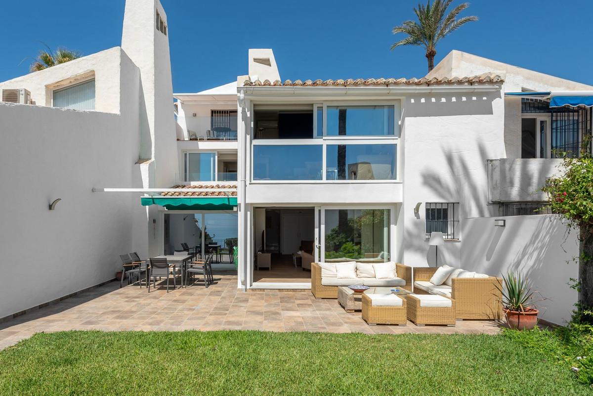 Villa Semi Detached in Estepona
