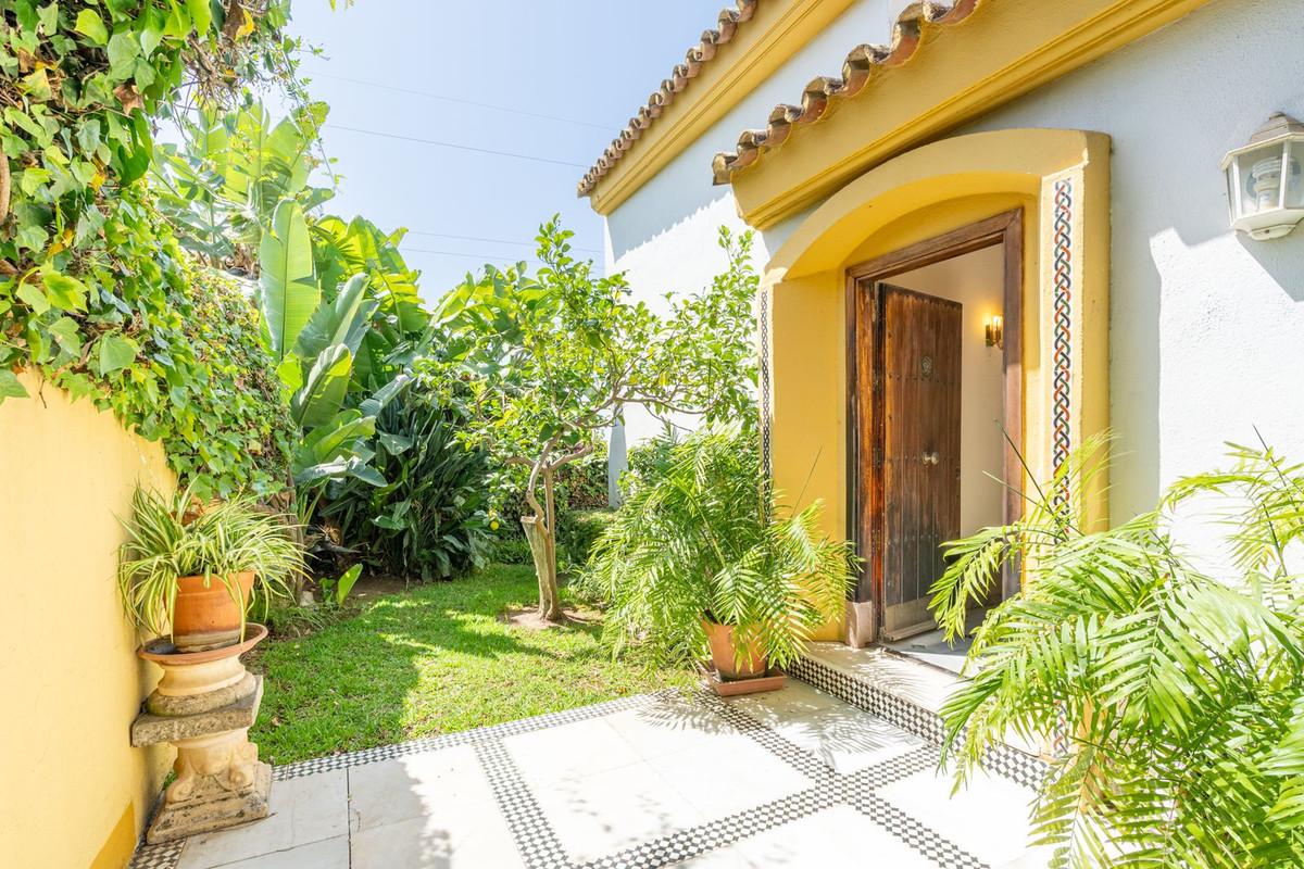 Villa Detached in Nueva Andalucía