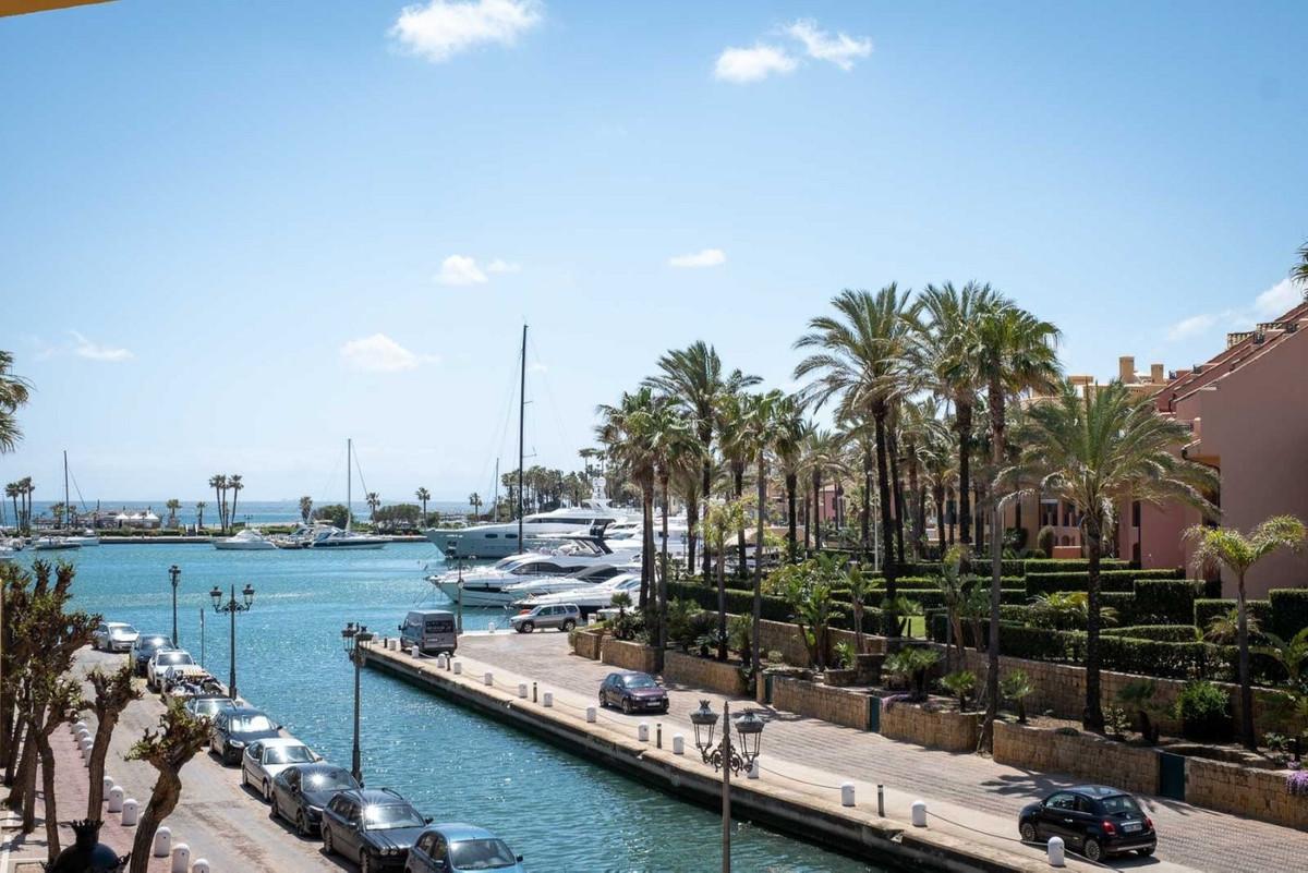 Apartment Middle Floor in Sotogrande Puerto
