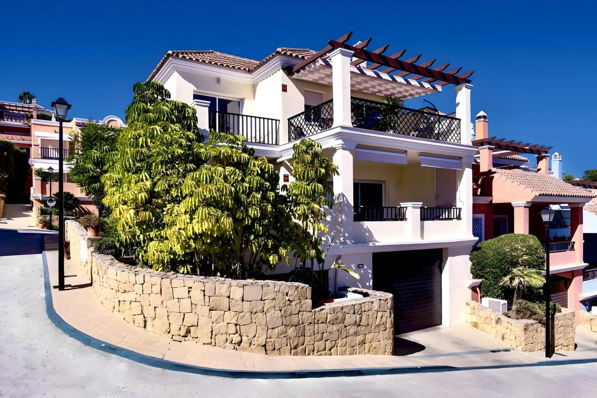 Townhouse Terraced in Nueva Andalucía