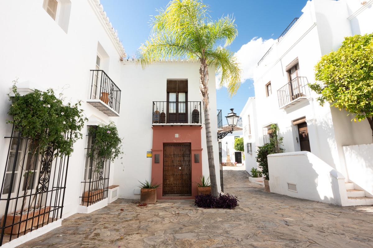 Townhouse Terraced in The Golden Mile