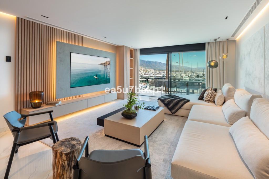 Apartment Middle Floor in Puerto Banús