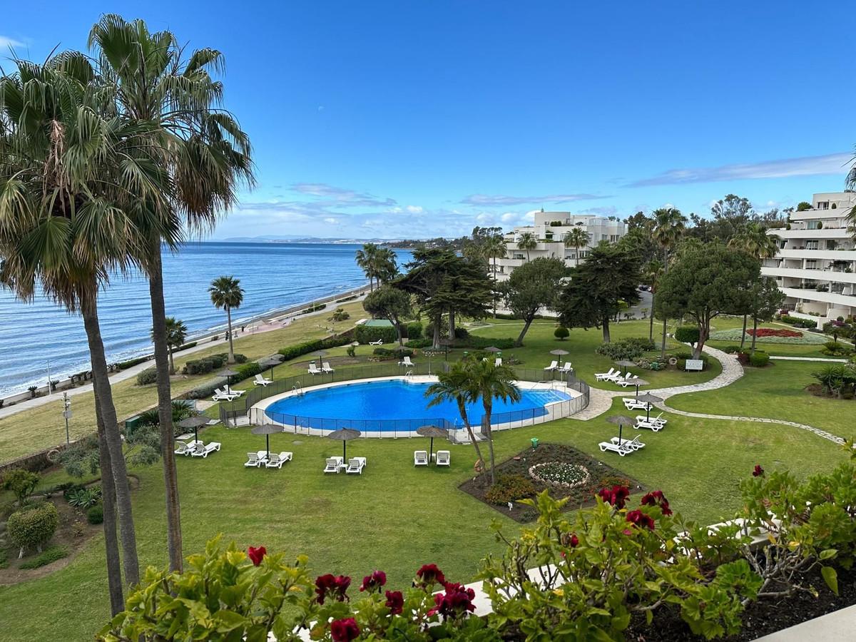 Apartment Middle Floor in Estepona