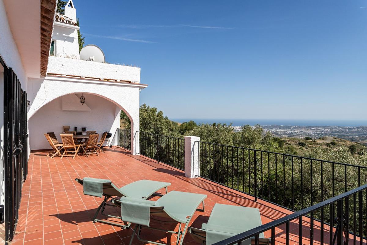Villa Detached in Valtocado