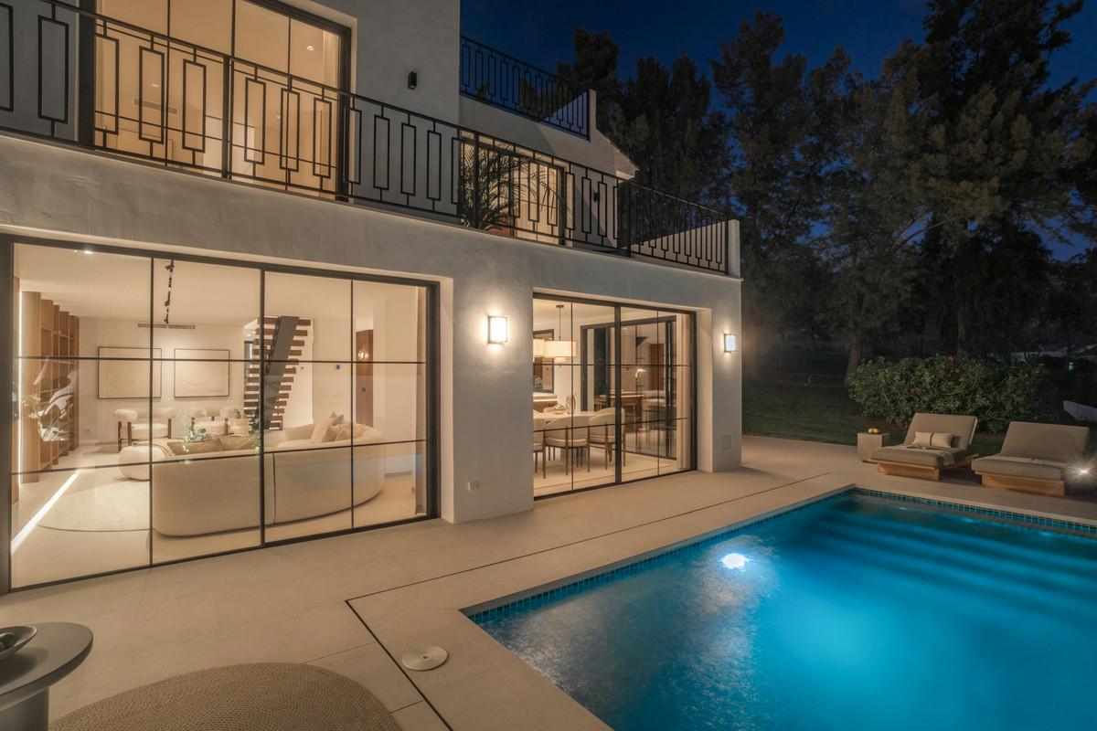 Villa Semi Detached in Nueva Andalucía