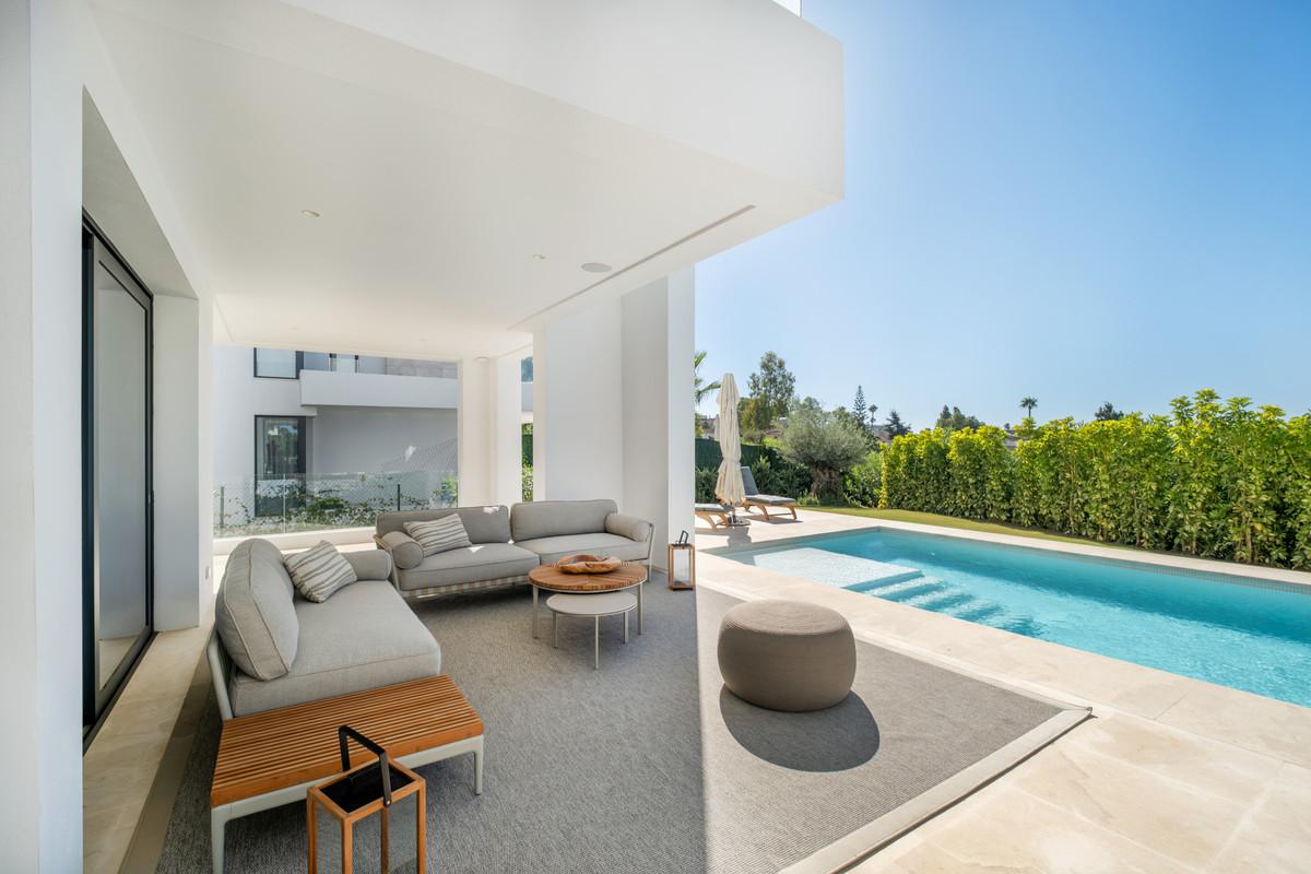 Villa Detached in El Paraiso
