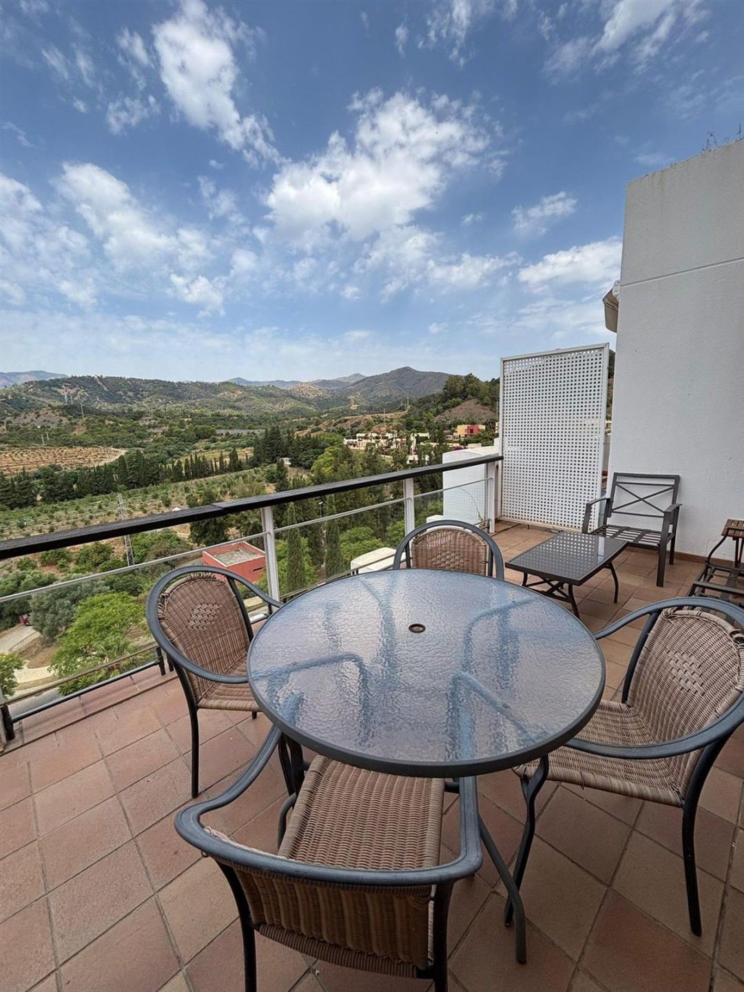 Apartment Middle Floor in Benahavís