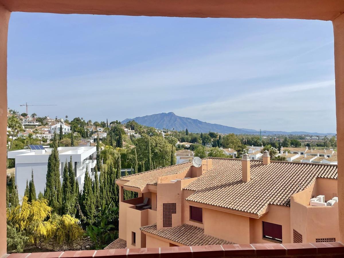 Apartment Middle Floor in Benahavís