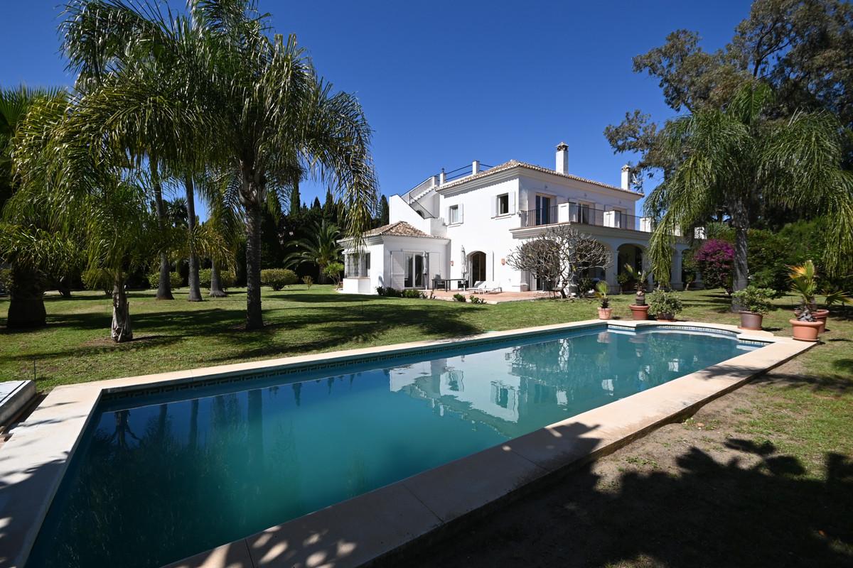 Villa Detached in Guadalmina Baja