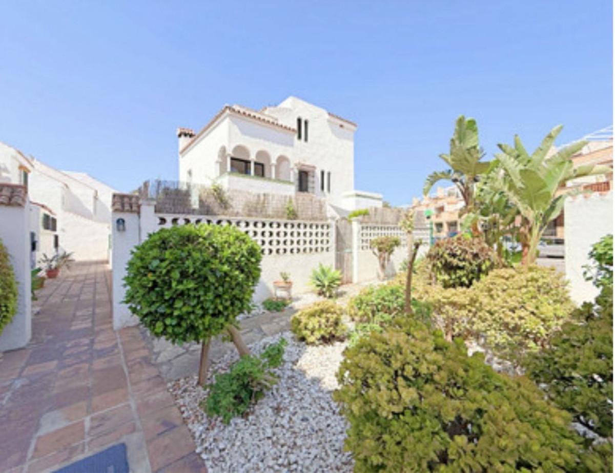 Villa Semi Detached in Manilva