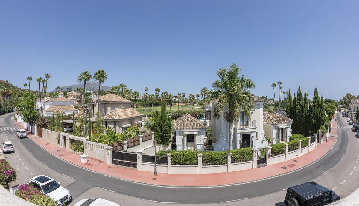 Townhouse Terraced in Nueva Andaluc&iacute;a