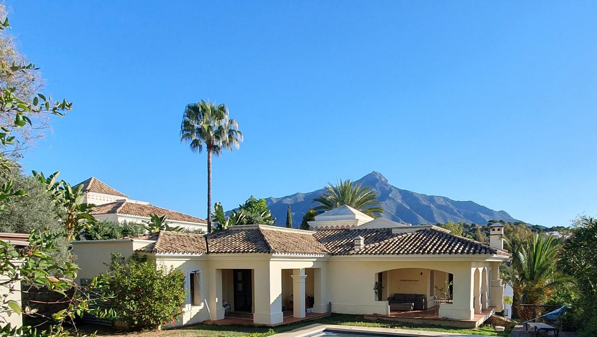 Villa Detached in Nueva Andalucía