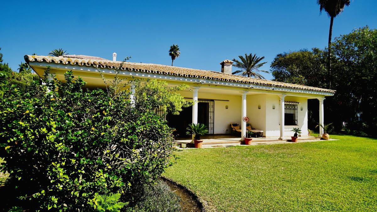 Villa Detached in El Paraiso