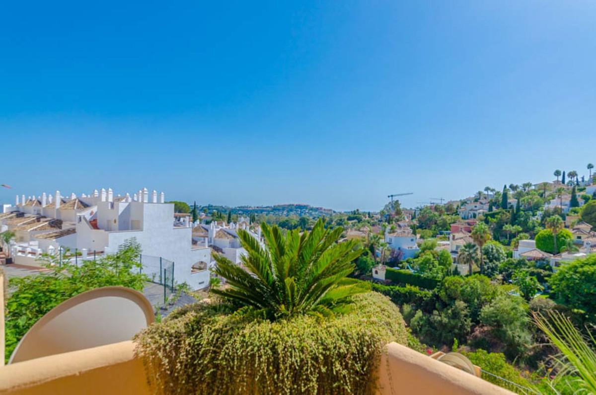 Apartment Middle Floor in Nueva Andalucía
