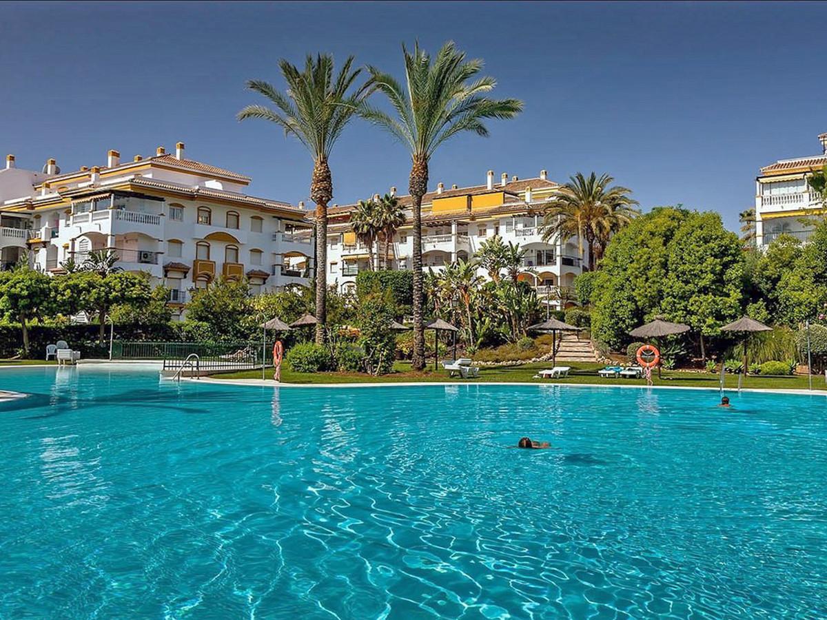Apartment Middle Floor in Nueva Andalucía
