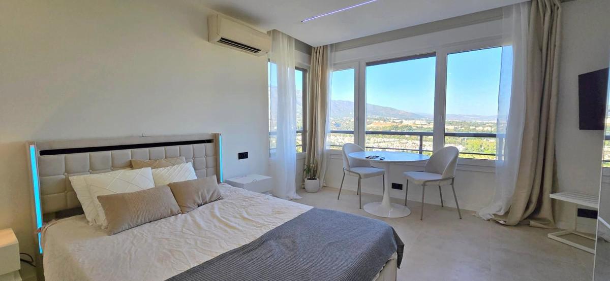 Apartment Penthouse in Nueva Andalucía