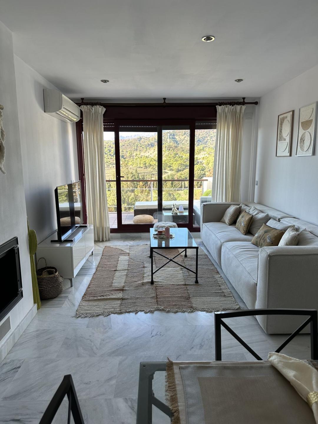 Apartment Middle Floor in Estepona