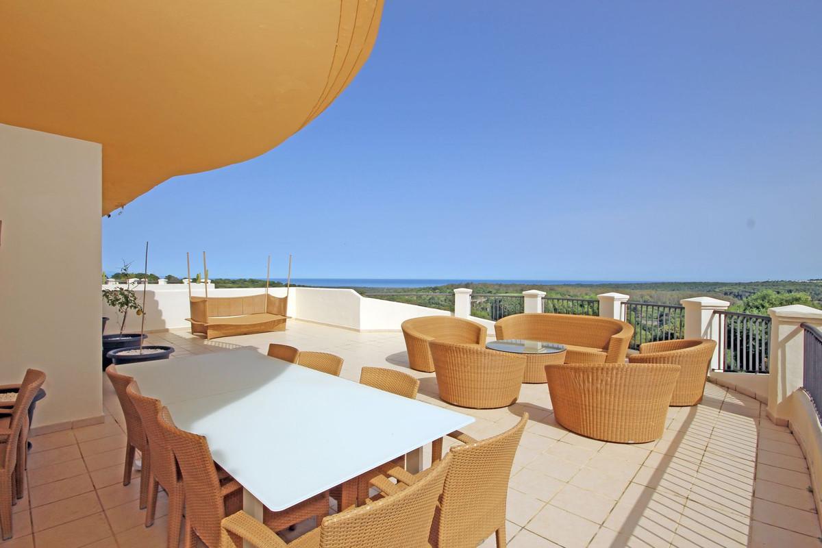 Apartment Middle Floor in San Roque Club