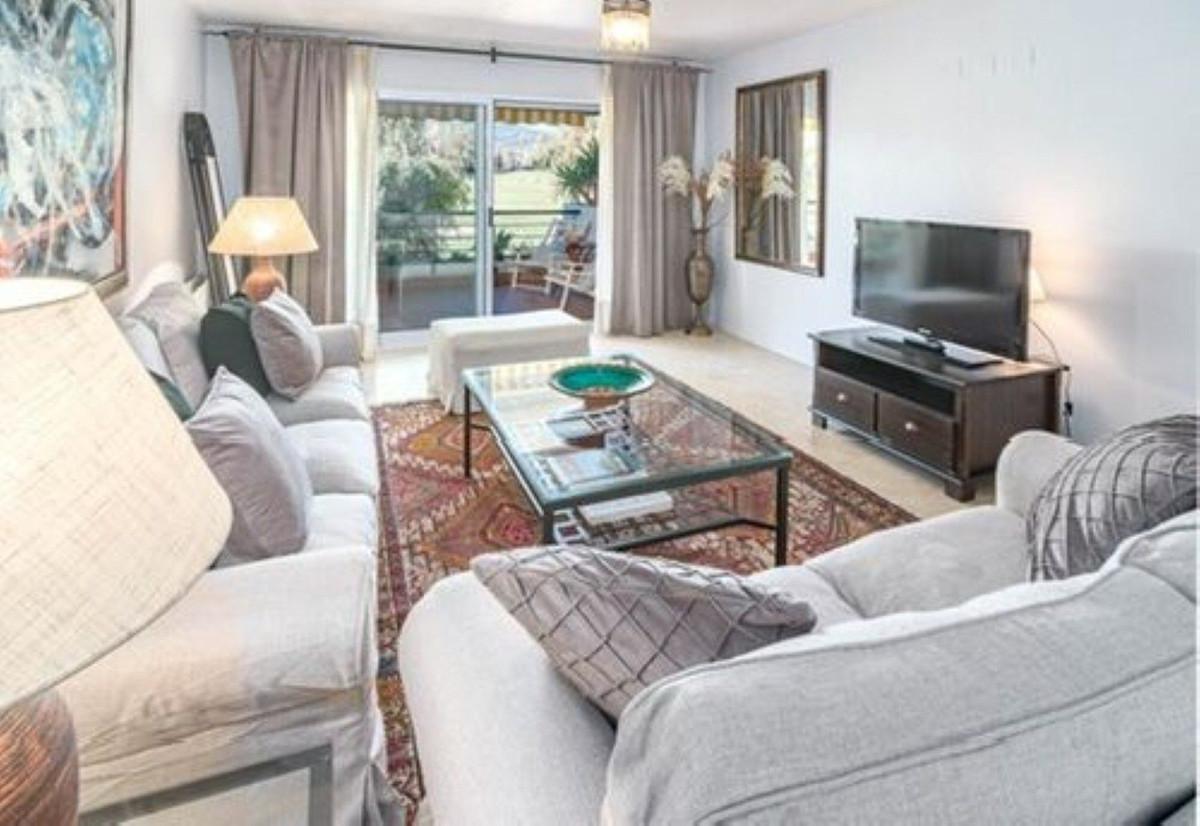 Apartment Middle Floor in Guadalmina Alta