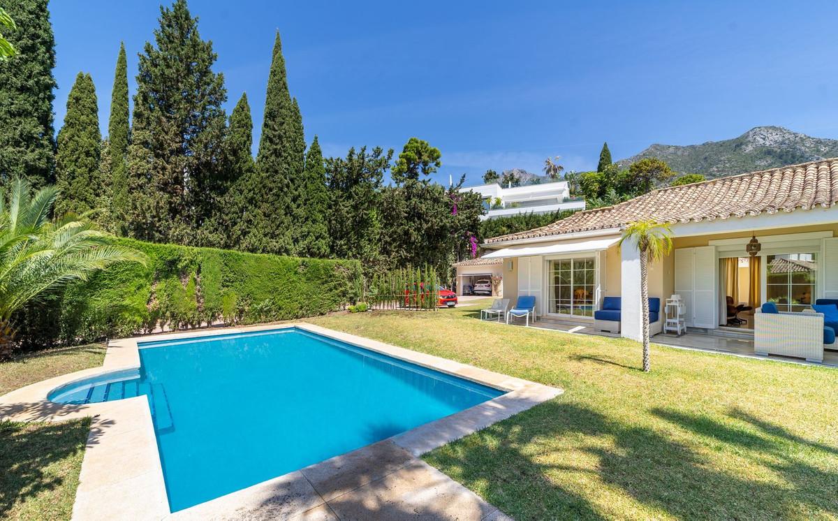 Villa Detached in Sierra Blanca