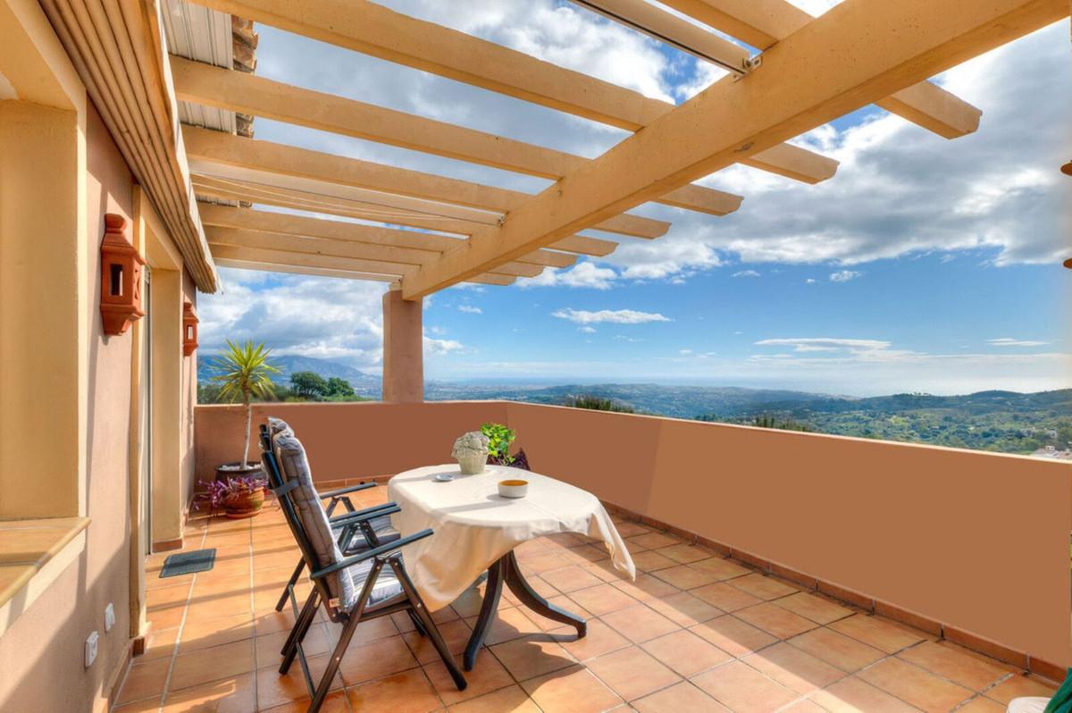Apartment Penthouse in Ojén