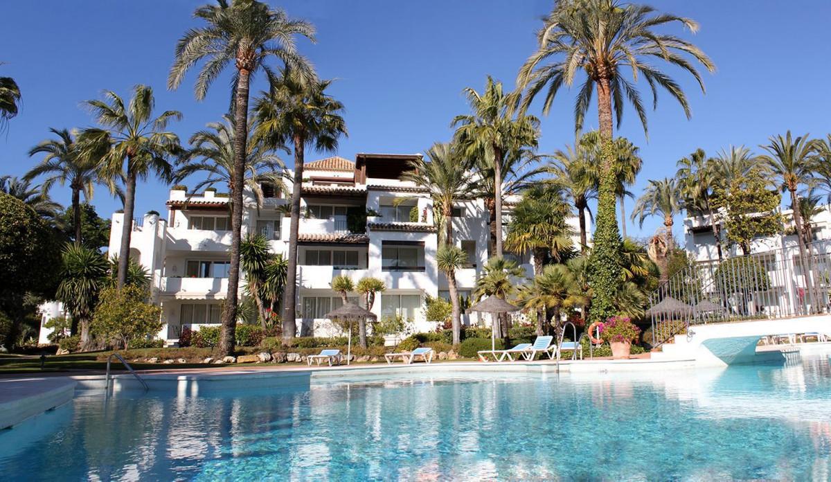 Apartment Penthouse in Estepona