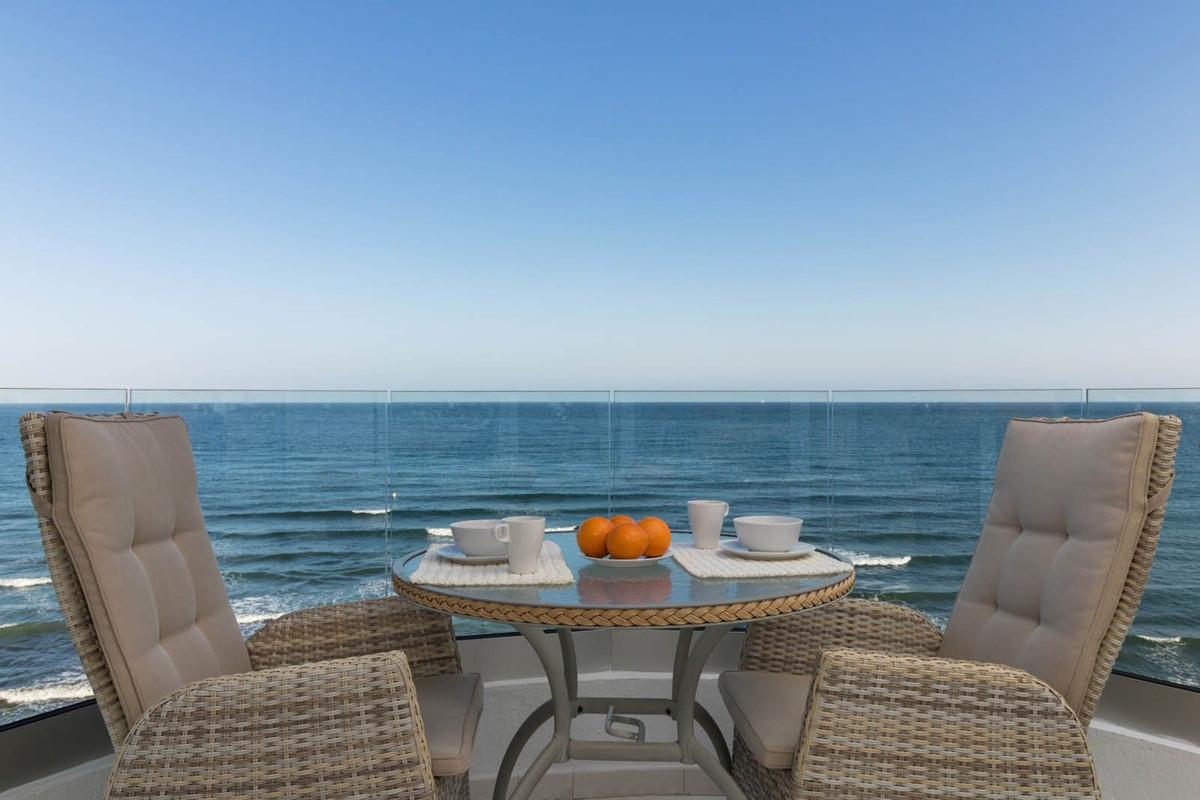 Apartment Middle Floor in Calahonda