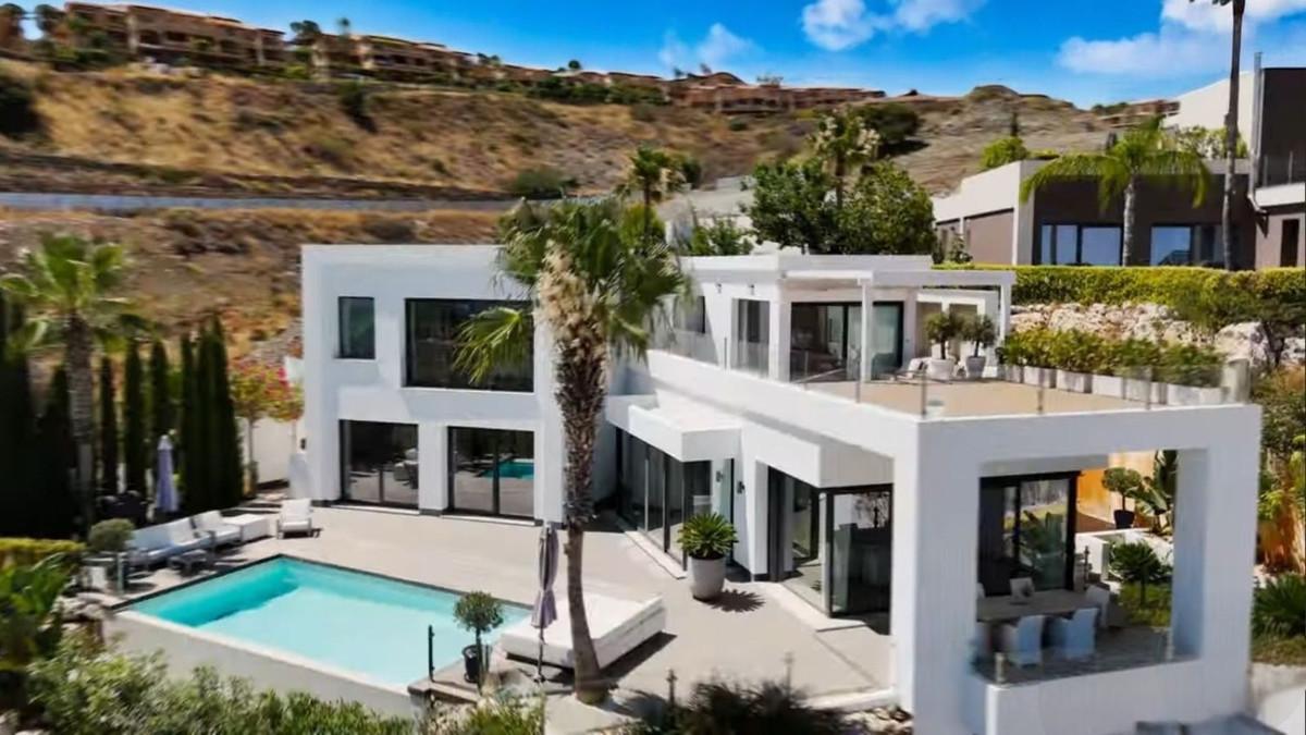 Villa Detached in El Paraiso