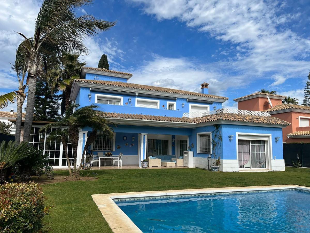 Villa Detached in Guadalmina Baja