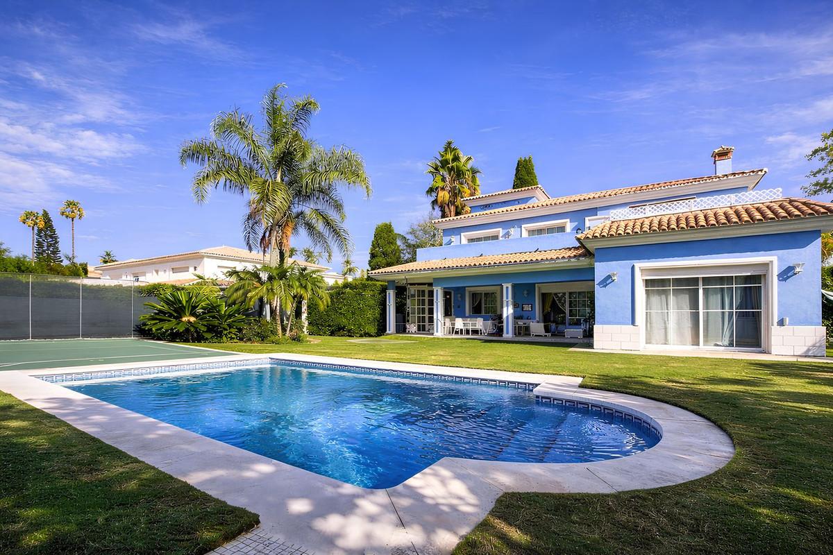 Villa Detached in Guadalmina Baja